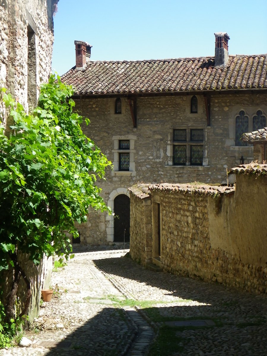 Ludo_Tech's tweet image. Cité médiévale de #Pérouges , un des plus beaux villages de France @OTPerouges @APBV_Fr @Departement_AIN