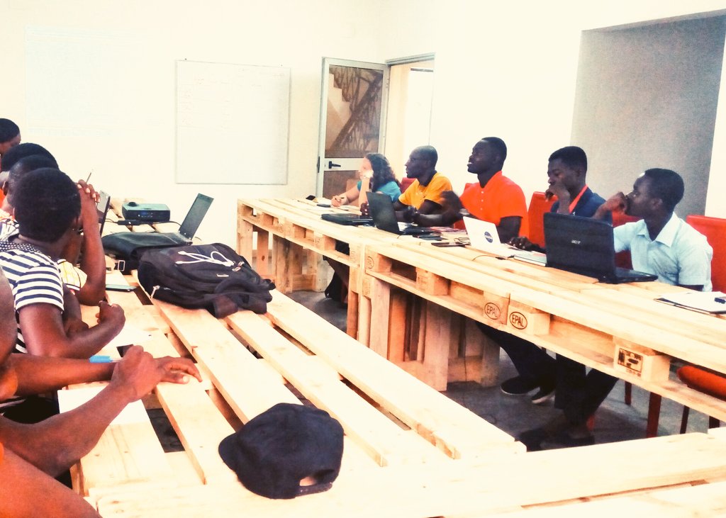 #HubCité #CAMP16 #lowhightech l'ARCHICAMP a commencé et dure 3 semaines, n'hésitez pas à passer nous voir..