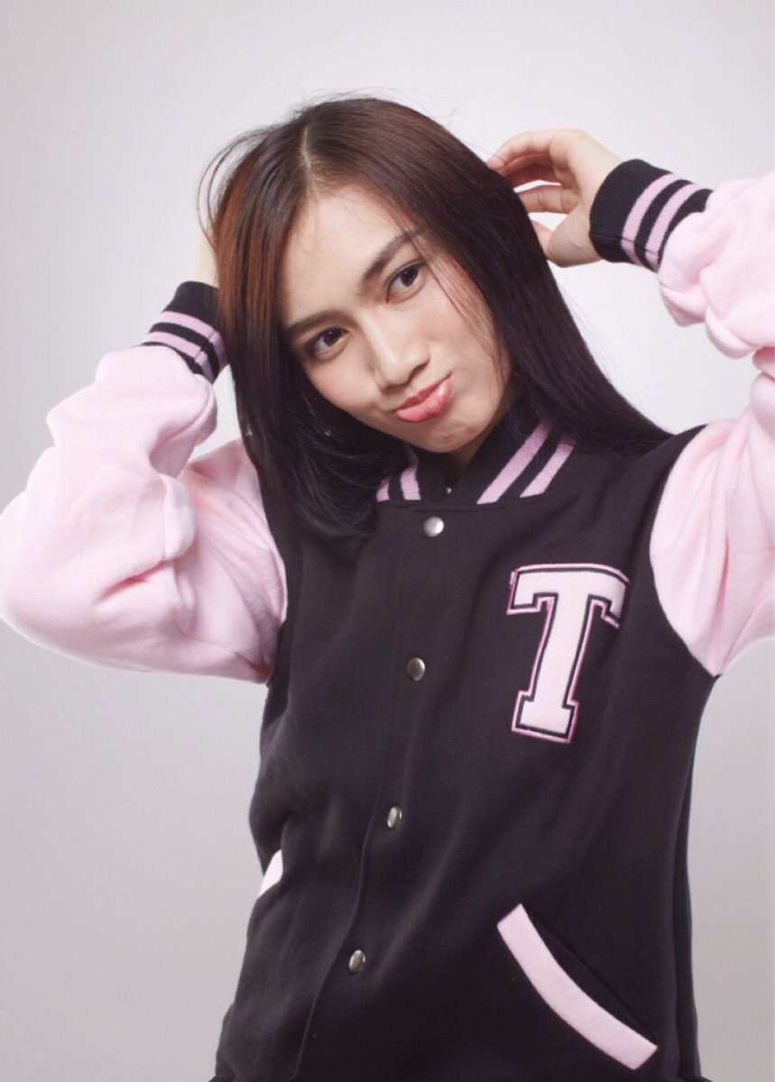 MelodyLaksani's tweet image. Tadi gak sempat foto2 pas di theater. Jadi diganti foto ini aja ya. Semangat Team T buat theaterannya di Surabaya💖