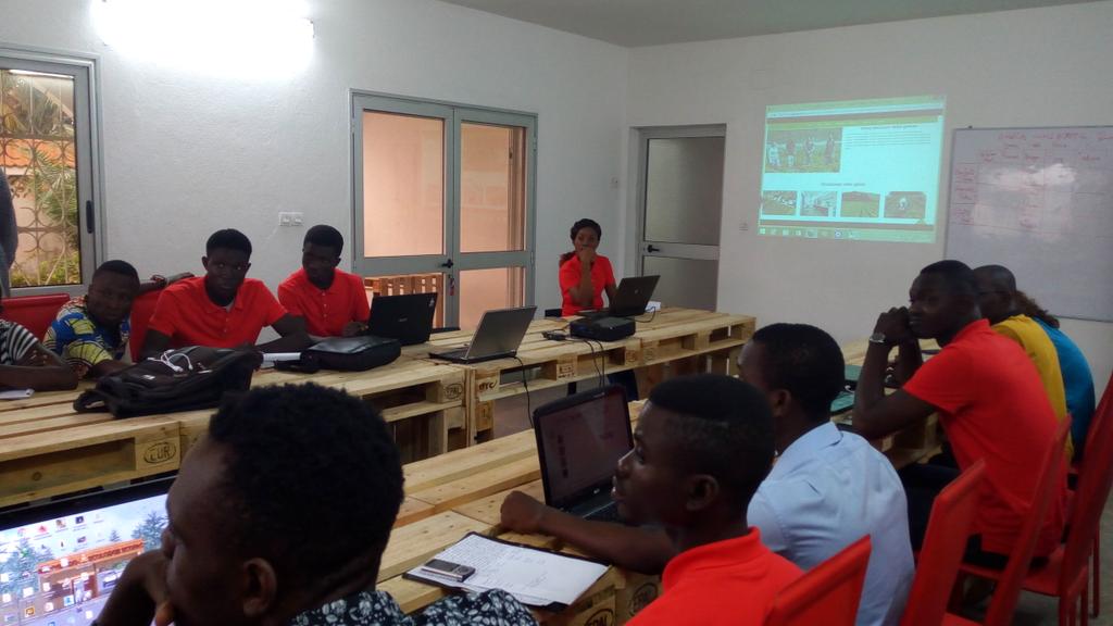 Sunday at <a href="/woelab/">HubCity WoeLab</a> .L'archicamp  démarre très bien avec un pitch de votre startup <a href="/urbanattic_/">Urbanattic</a> . #hubcité #urbaneat