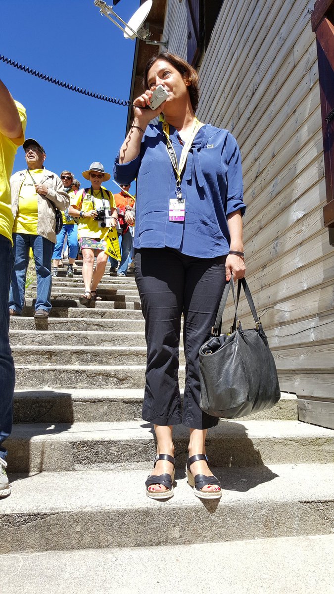 Departement_AIN's tweet photo. Nombreux élus #Ain au Grand Colombier pr encourager coureurs @LeTour @damienabad @Carene1984 @LurinPierre @ChapelMC https://t.co/rvcsZiH7VT