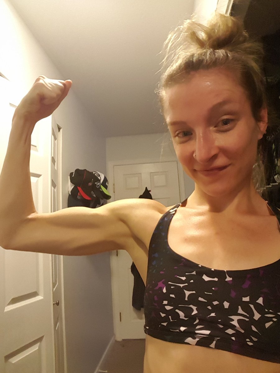 misvik's tweet photo. @BodyRockTv_Lisa smashed ABC day 2 and 3!! Feeling pumped after having missed a couple days <3 bodyrock!!! https://t.co/aEiksGqOrE