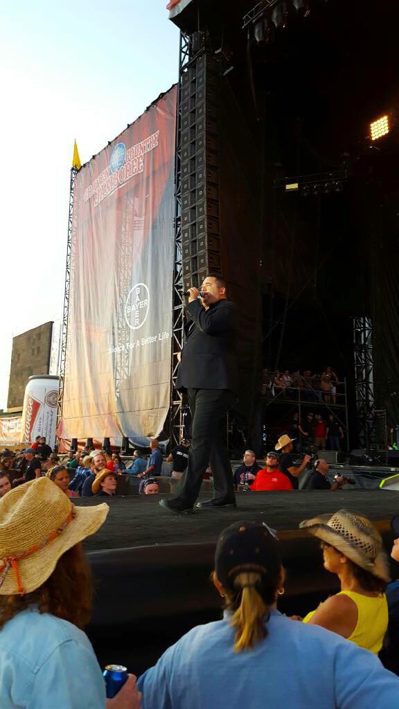 McGuireShow's tweet photo. My @HIWCanada alter ego, @_GuyInSuit made his #Craven2016 debut last night, introducing  @TheAlabamaBand @CCJsask https://t.co/bArNW7GI4K