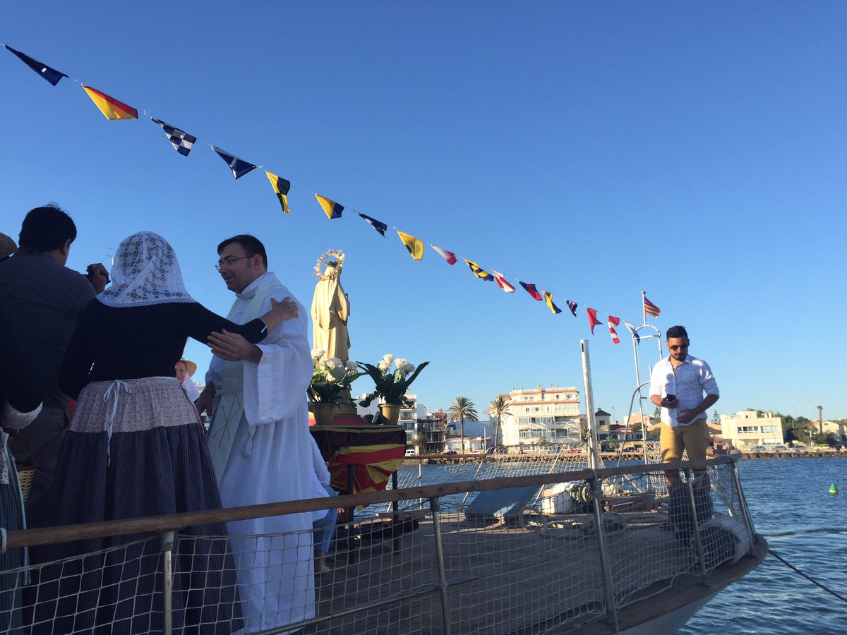 marga_duran's tweet photo. A la processó de la Verge del Carme del Coll d'en Rabassa. #tradicions de #Palma https://t.co/C9jd24PXKr