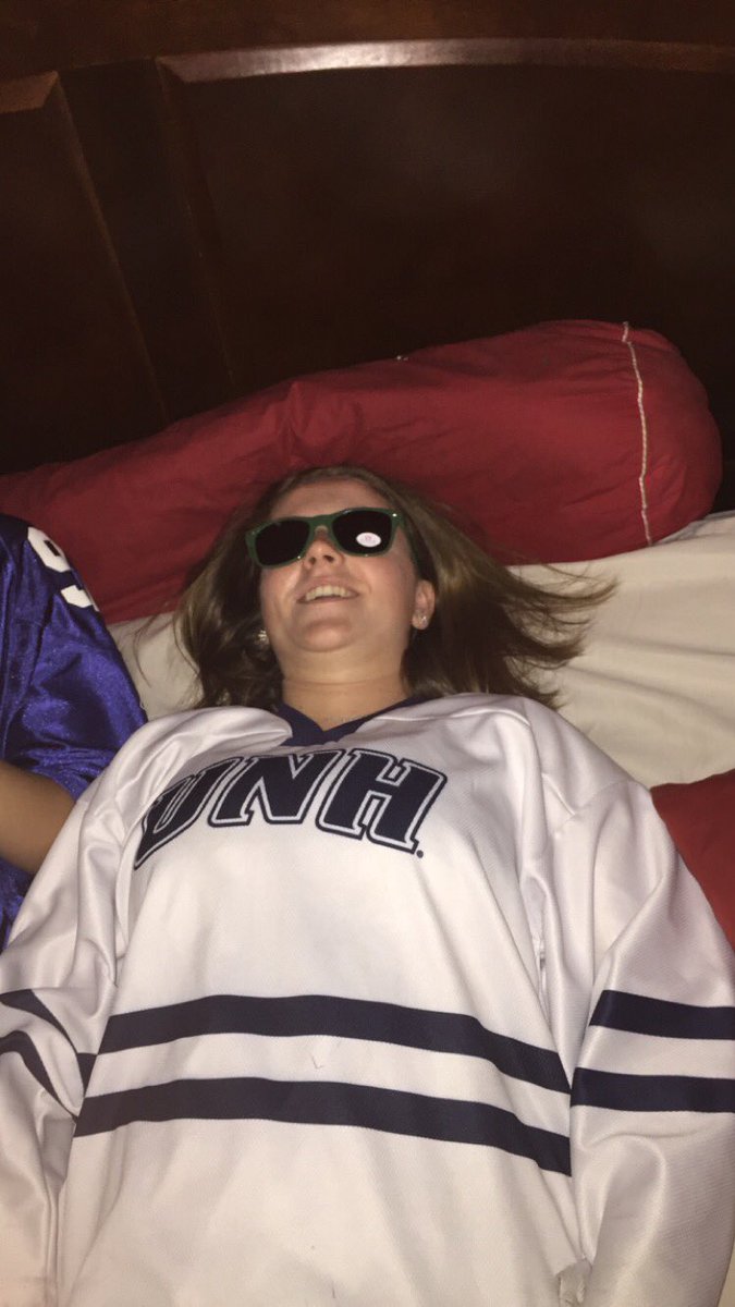 hereisjennnner's tweet photo. Happy birthday bff i love you SO much #urdope ❤️❤️❤️❤️👅🔥🔥🔥🔥 #BD wish i could party w u tonight https://t.co/3wjV62i9Lg