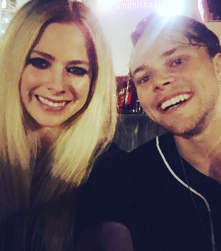 HE WAS A SKATER BOYYY SHE SAID SEE YA LATER BOYYY