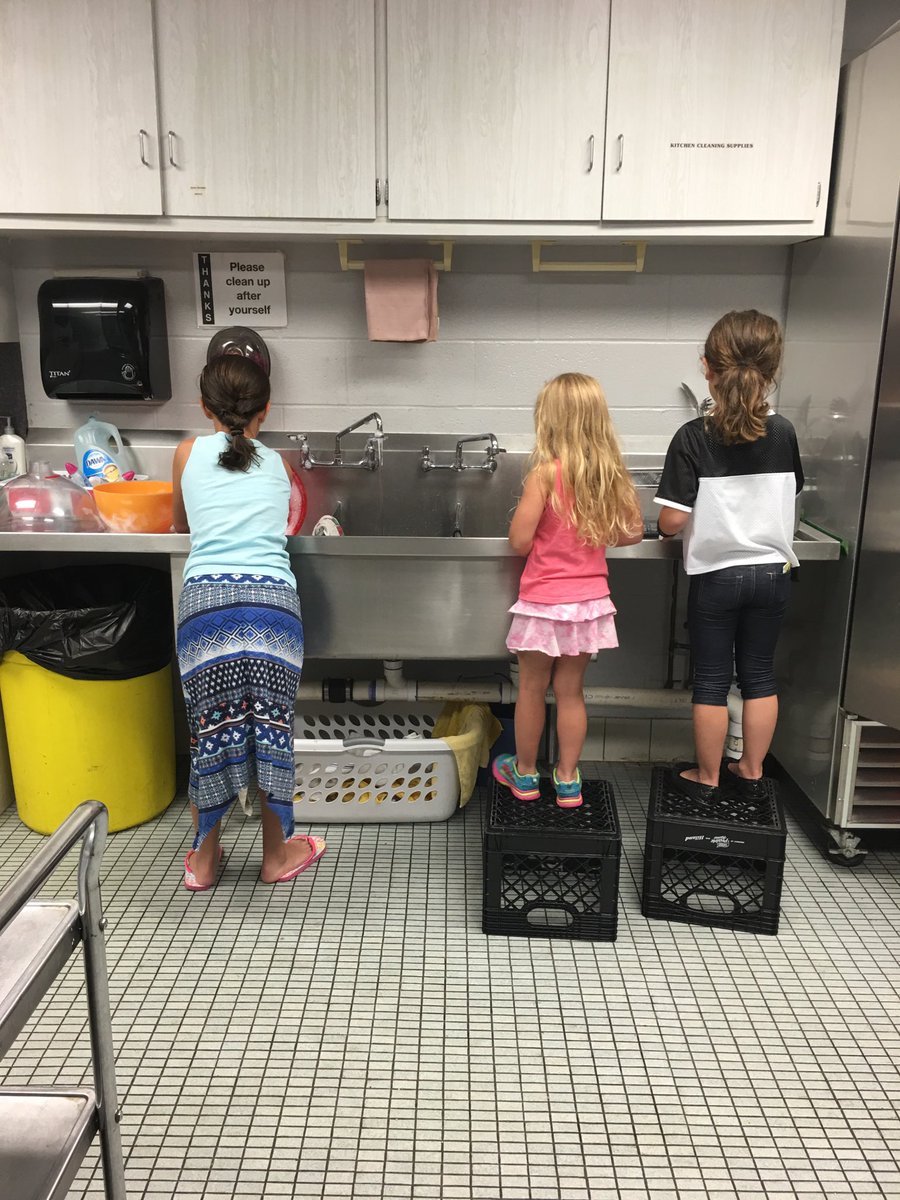 AlexAngermeier's tweet image. Behind the scenes, #cfc Sunday breakfast clean up crew