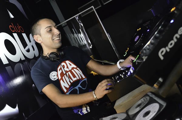 VCL_Clubbing's tweet photo. Toni Alvarez - Fabrik ...-#VirtualClubbingLife #VCL #ToniAlvarez #deejay #DeepHouse #dj ...-https://t.co/4chgPu29FM https://t.co/dYP6pBJWRU