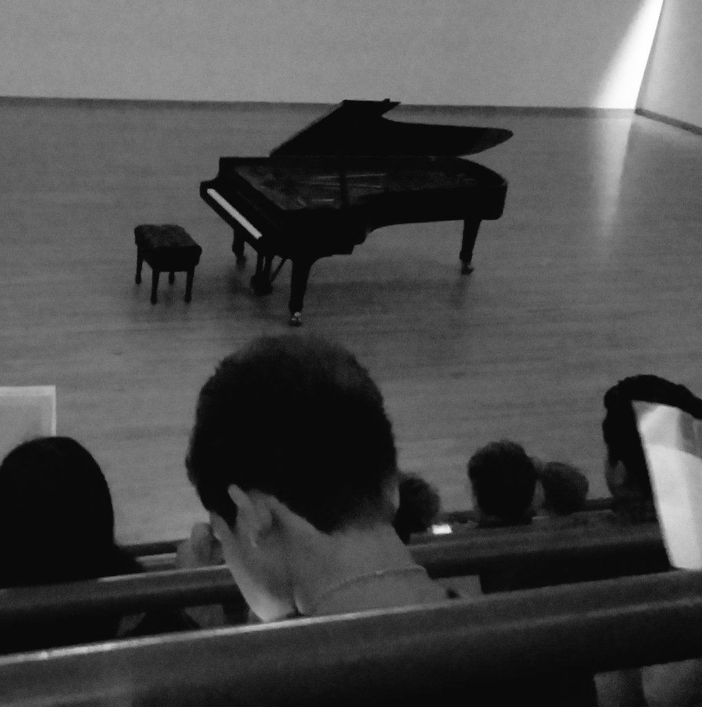 anacossg's tweet photo. recital de piano #AngelicaMorales @cenartmx #FranzLiszt #ManuelM.Ponce https://t.co/mmjyr0CDOf