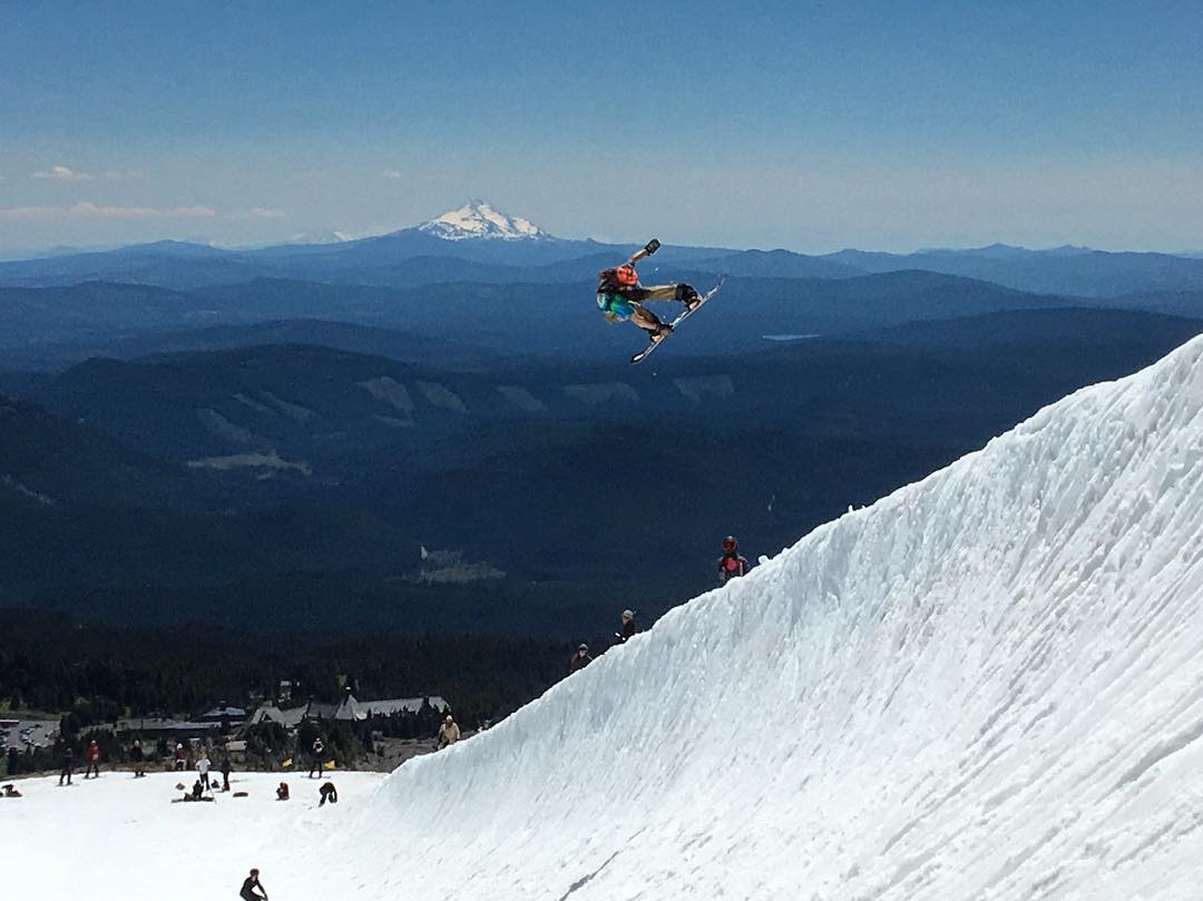 theddeadshow's tweet photo. The best days. Headed back to hood for session 4. Photo: the_schwartz https://t.co/smbYmfCZp7