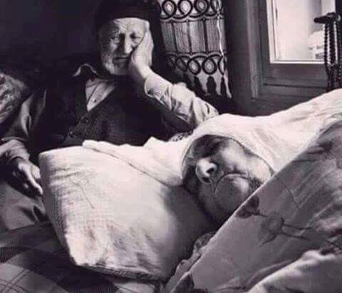 سيأتي وقت  تكون به الاموال بلا قيمة ،والنجاح بلا قيمة ،والمناصب بلا قيمة ،وسيبقى الحب هو قيمة كل زمان ..