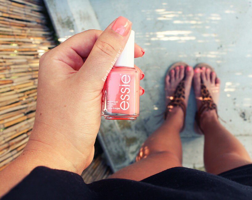 lackschwarz's tweet photo. Sommer auf Balkonien🌴 @essie_DE @essie #PeachSideBabe https://t.co/PWHZcUfqbc