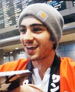 wherevexr's tweet photo. Esse serumaninho já é lindo e quando fica de touca é mais ainda
ZQUADS WORKING  #MTVHottest https://t.co/UFLc8duJKH