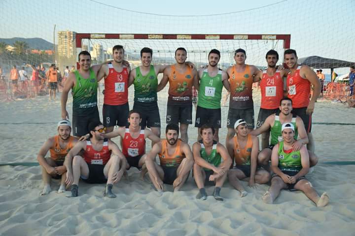 TajarFHP's tweet photo. Foto del torneo de Mataró con los amigos de @MacLarensTeam y ambos con equipaciones @spor_social https://t.co/kpftaD7lic