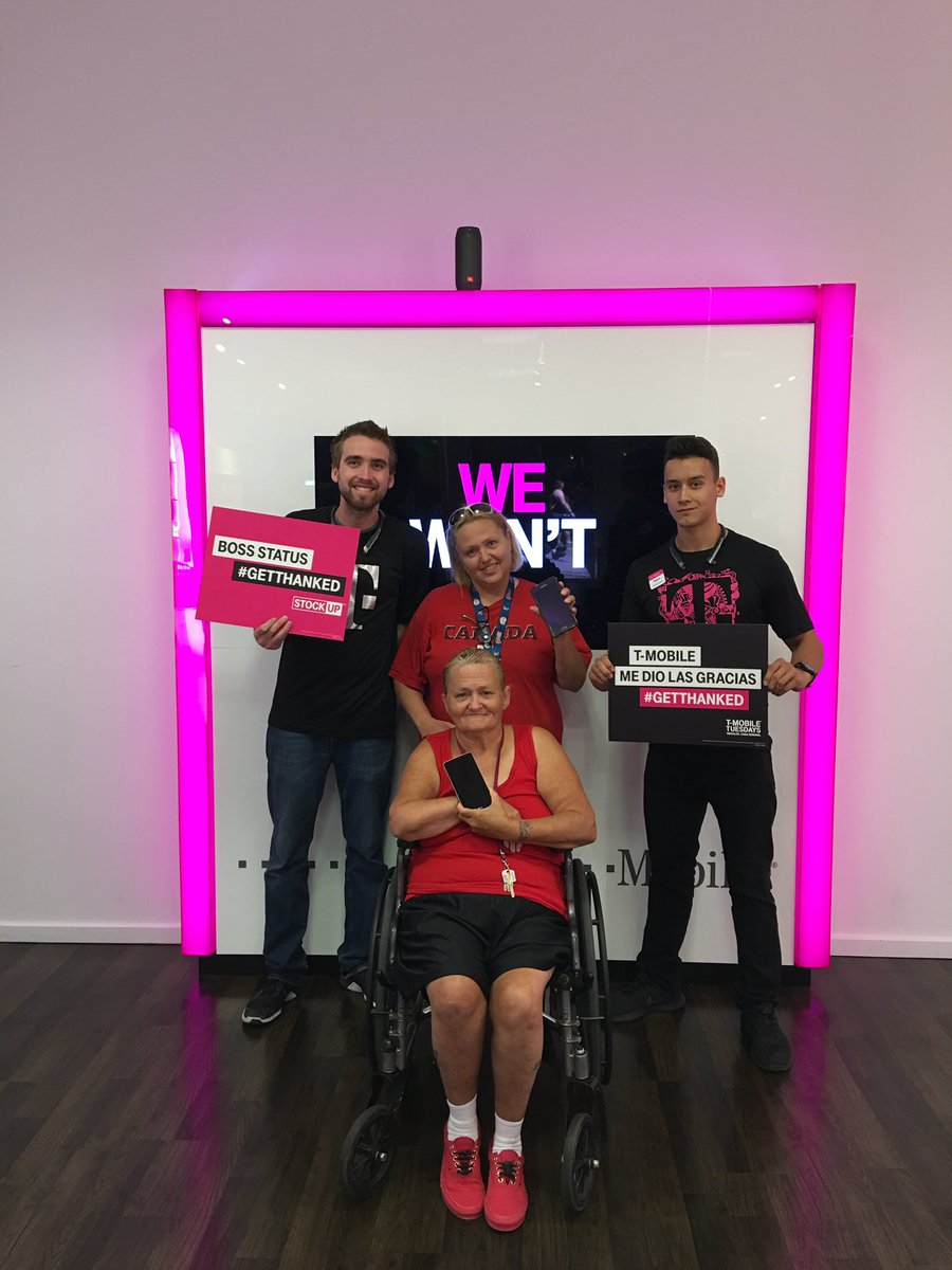 M1_MartinG's tweet photo. All smiles to start the day! LIfe's always good with a new LG Stylo! #mobileonesac #sunrisesharks #seriousfun https://t.co/0rM0j38HDX