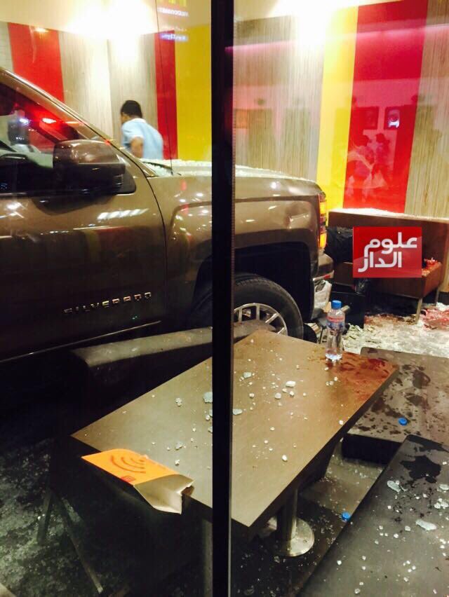 Sajwani's tweet photo. #Breaking :a car accidentally runs into #McDonalds at #eppco in #Ajman killing 2 & injuring others -via @oloumaldar https://t.co/7hHzUz1LZM