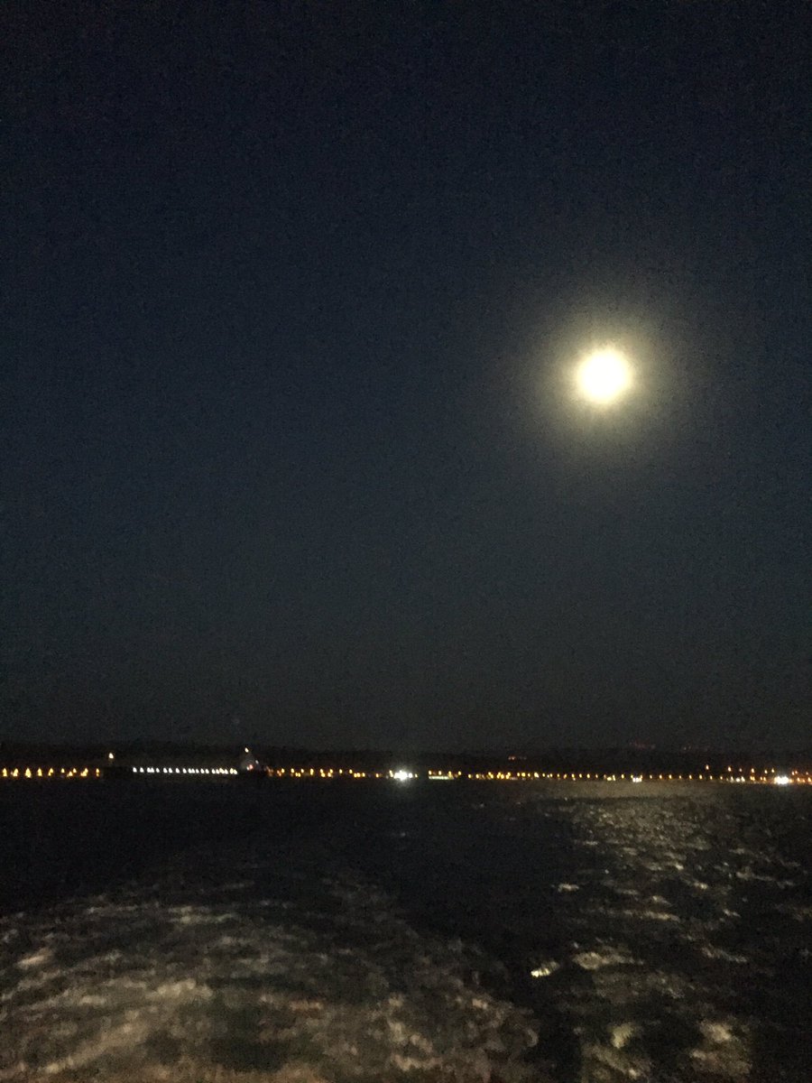 Bu kadar güzel bir gökyüzü altında bu kadar kötülük olmamalı, herkes icin iyiliği talep etmek ve aramak hakkımız...