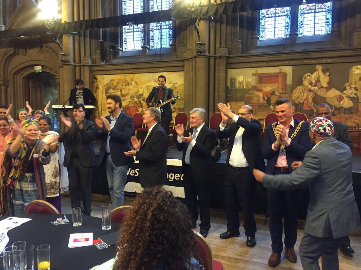 Yasmine_Dar's tweet photo. An AWESOME Peace and Unity event in M/C townhall, crossing all faiths and cultures.. #WeStandTogether #1Mcr https://t.co/xqJ774OrLB