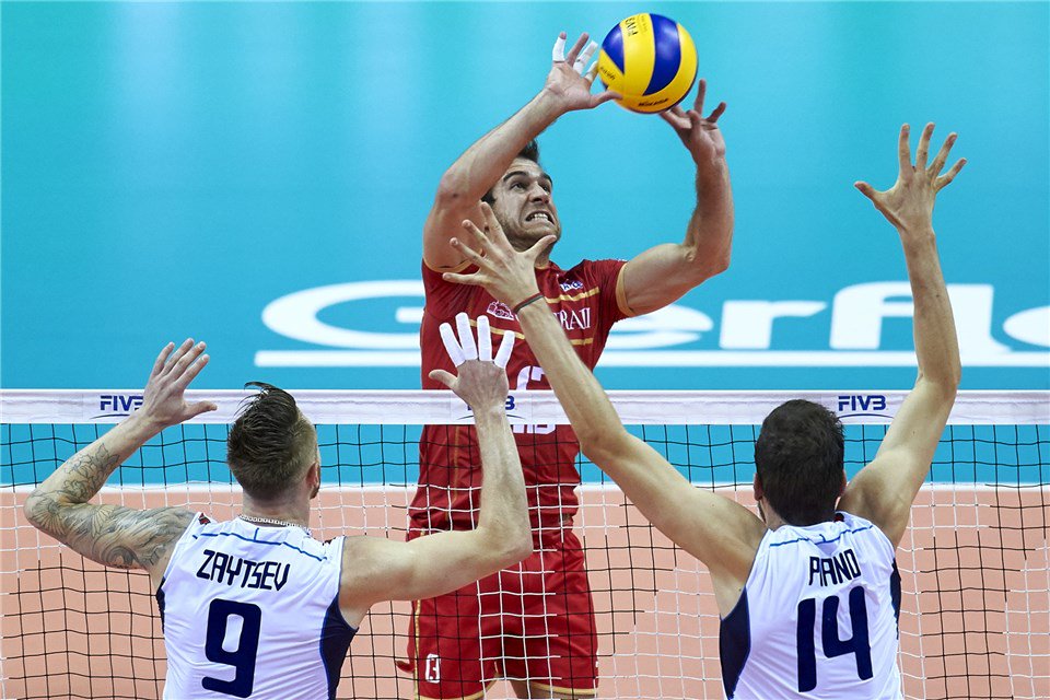 WofVOLLEY's tweet photo. UNREAL MISTAKE! Even the TV commentator started laughing to the refs (VIDEO) https://t.co/IZEfiNZqqj #volleyball https://t.co/NZQ2W8S4oG