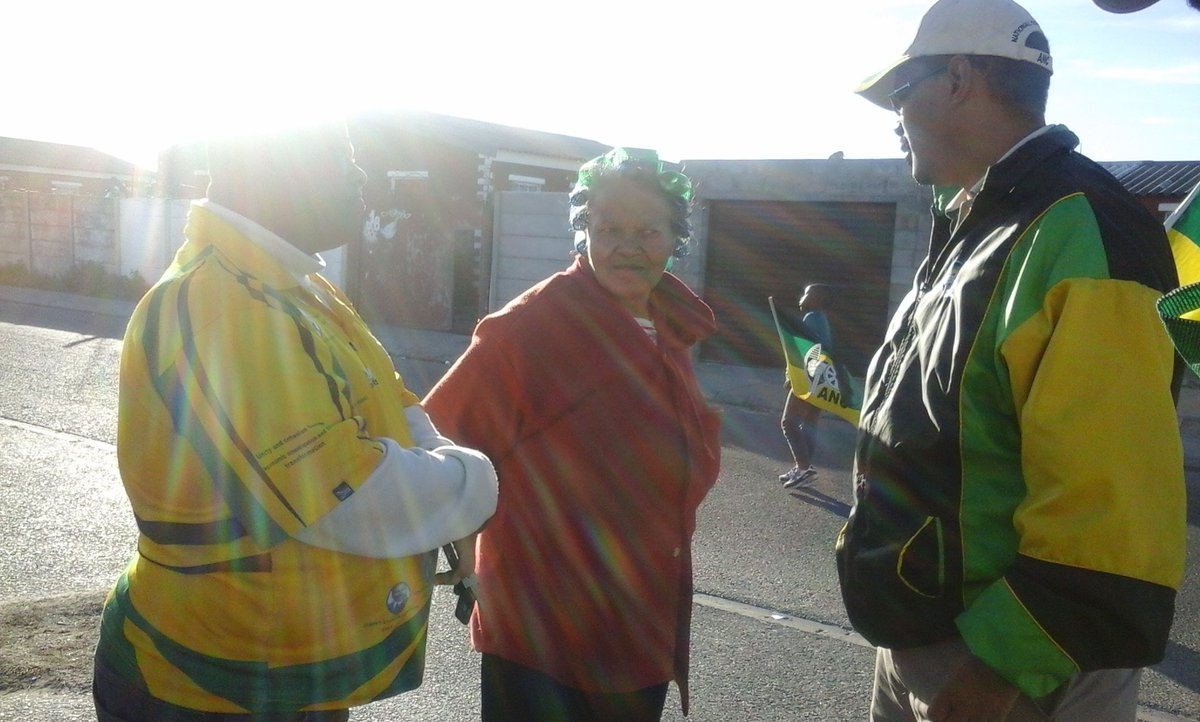 ANCDullahOmar's tweet photo. Ward 12 engaging with the domino clubs in #Belhar #ANCinTheStreets https://t.co/5MuYmejwFB