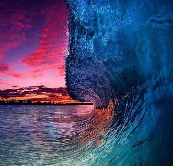incredibleviews's tweet image. Ocean wave at sunset. Just beautiful