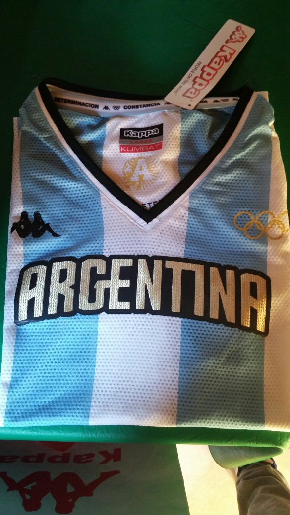Hermoso regalo de <a href="/Kappa_Argentina/">Kappa Argentina</a> q sortearé entre mis seguidores: camiseta argentina oficial para #Rio2016 RT yaaa