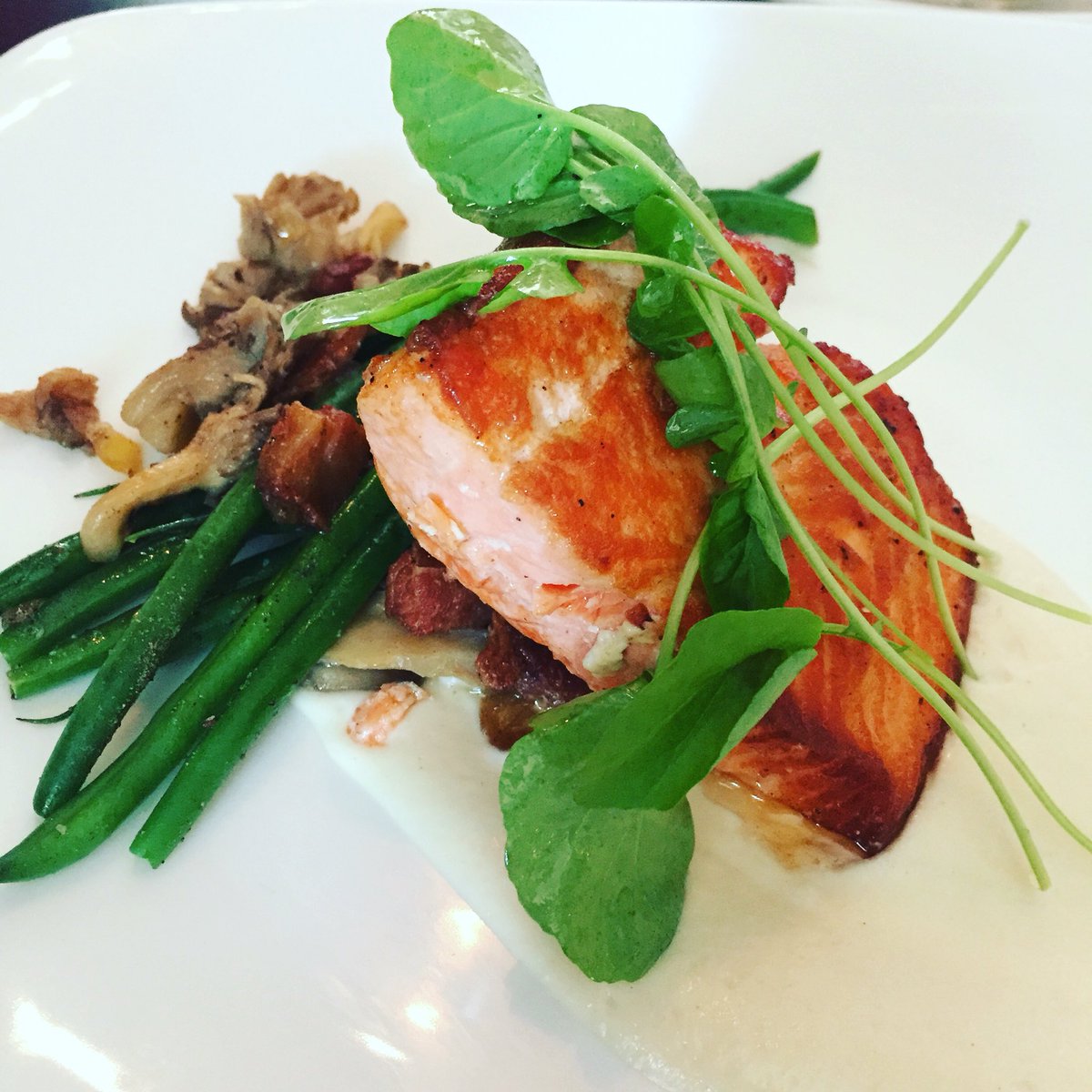 STL_Fashion's tweet photo. One thing out of my bucket list #801fish the food & staff were equally wonderful ๐๐ป #foodie #salmon #SundayFunday https://t.co/foh1zC8pZe