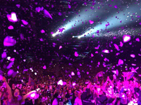 FioreAda's tweet photo. Se extrañan .... Ellos, los 💜 de papel, los estadios iluminados ✨, los acústicos con Pancho .... Se extraña ViluLive https://t.co/9S8BmM5xkc