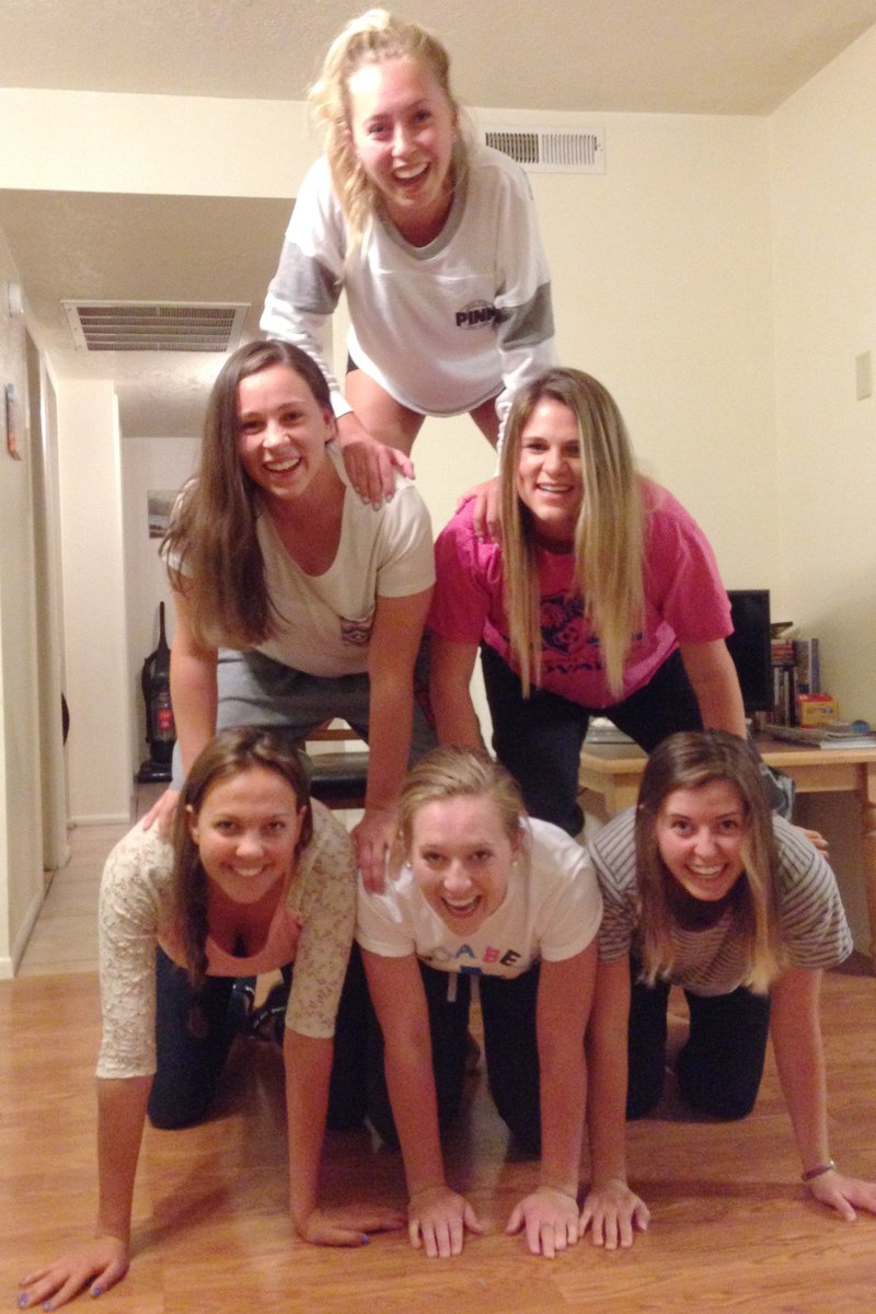 KenideeLarsen's tweet photo. SOS I miss my girls so much https://t.co/oAzgkfyfqR