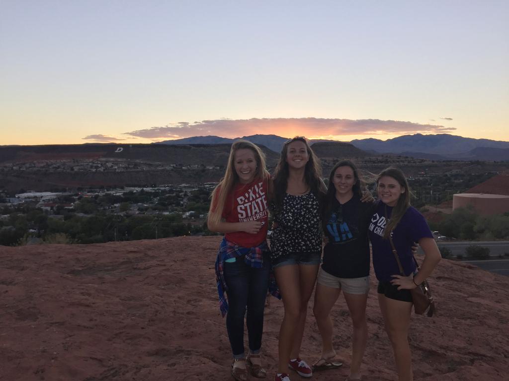 KenideeLarsen's tweet photo. SOS I miss my girls so much https://t.co/oAzgkfyfqR
