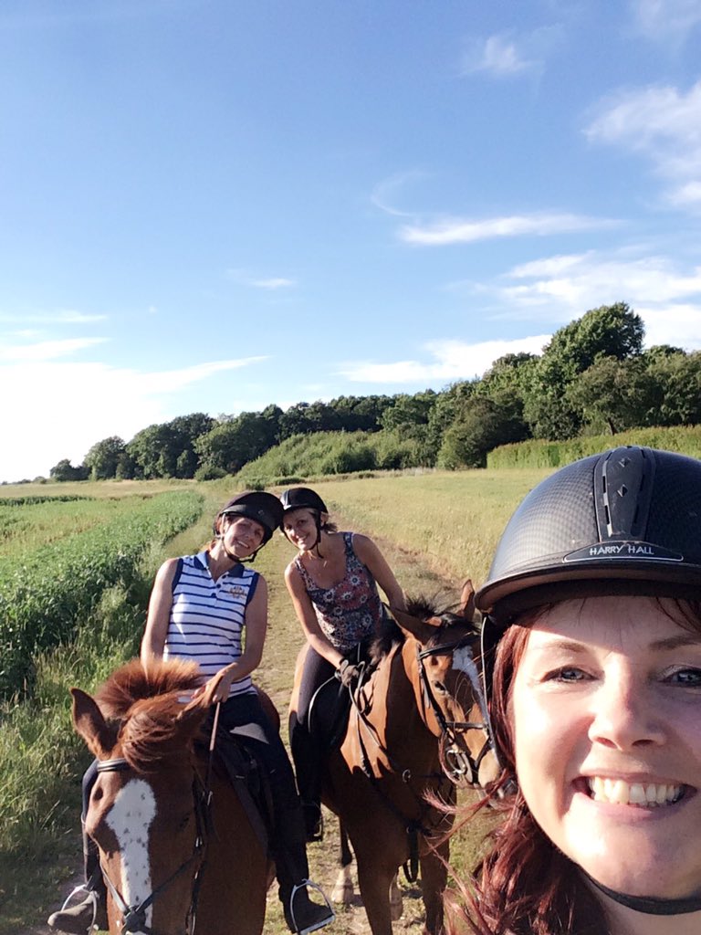 caththornton67's tweet image. That&apos;s the way to spend a Sunday evening #summerhacking