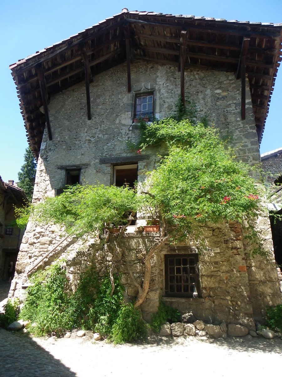 Ludo_Tech's tweet image. Cité médiévale de #Pérouges , un des plus beaux villages de France @OTPerouges @APBV_Fr @Departement_AIN