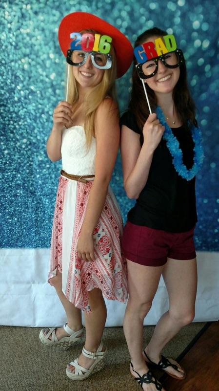 GinaAvonTS's tweet photo. 2016 grads #lexiandabbey #adorable https://t.co/sY0vmTzIUx