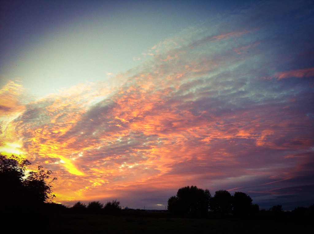 AlanBarton6's tweet image. Cracking sky tonight ! #yorkshire #sunset #weekendclose