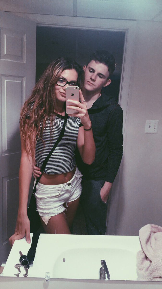 nopenotleah's tweet image. Happy 18th birthday!! You&apos;ve grown up so fast😢❤️ #differentpics #samepose