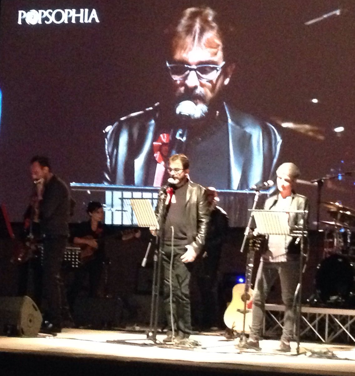 Ciò di cui non abbiamo bisogno è la violenza che è nemica tanto del pop quanto del rock!
<a href="/RobertoMordacci/">Roberto Mordacci</a>