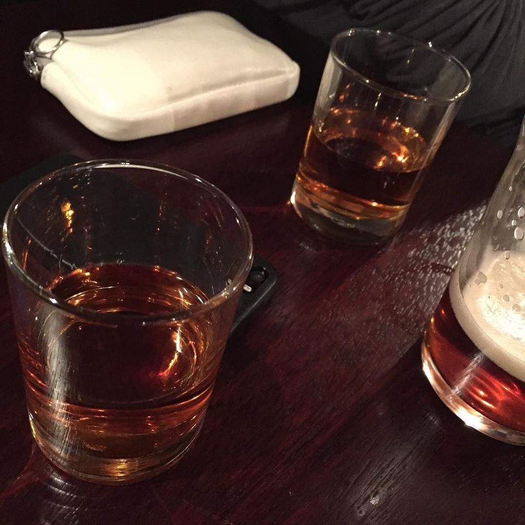 waterrat77's tweet photo. Less in the Pint glass than the whiskey glass! #Talisker #whenonskye https://t.co/5ikOelb4x3 https://t.co/ASYpKWQrzT