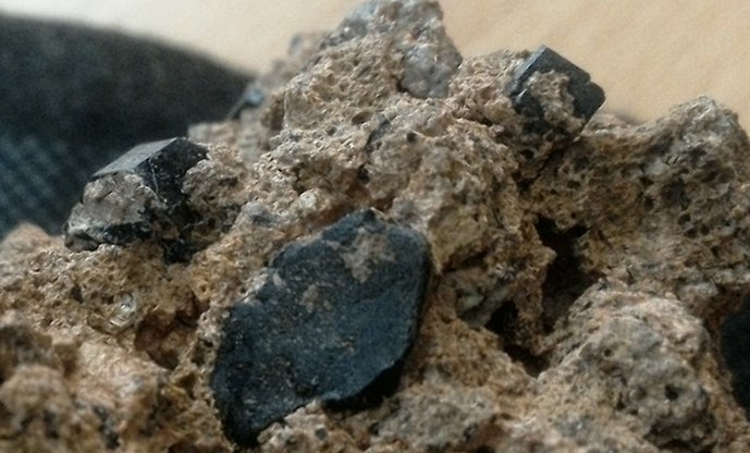 collectionofgem's tweet image. #Augite from #VlcíHora, Czech Republic
buff.ly/29HN4Iv