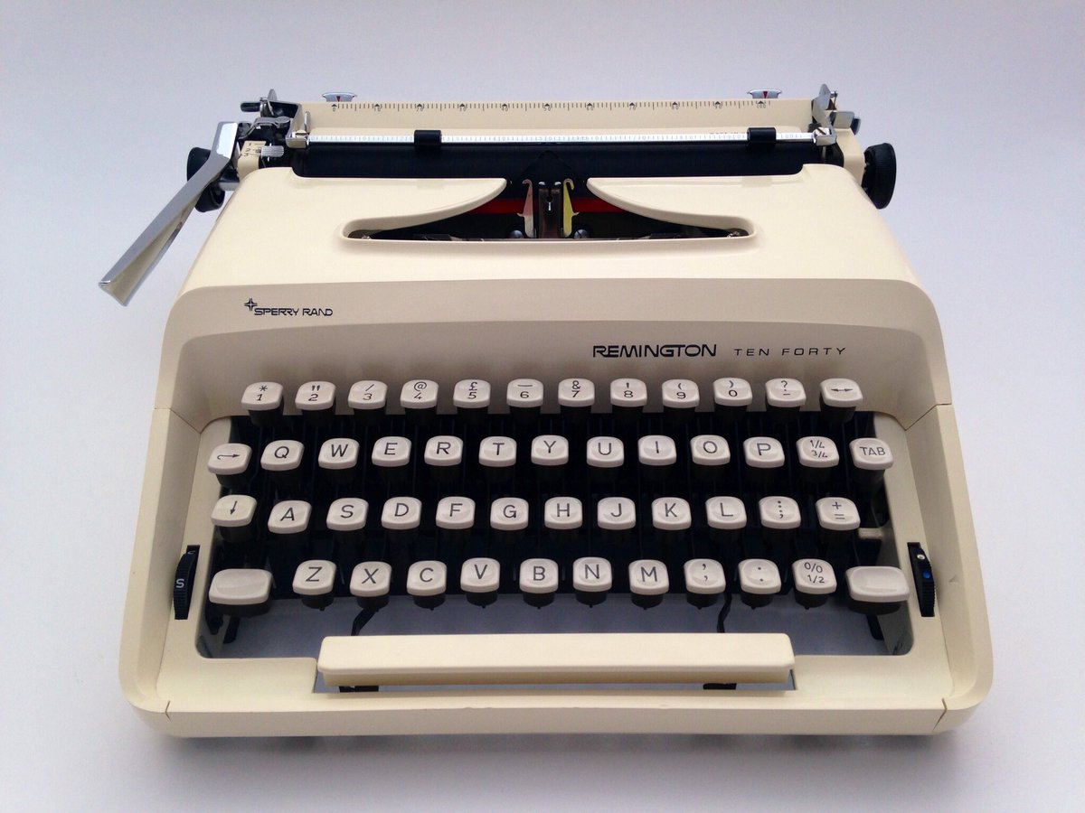 bookofthedad's tweet photo. A working vintage typewriter makes a stunning prop for handtyped guestbook  #weddingoclock https://t.co/0OPD8hf4h9 https://t.co/rbRb73EZ8S