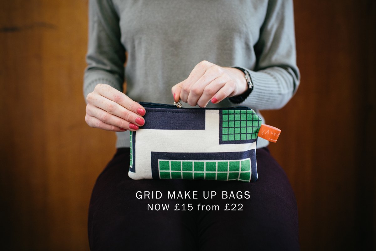 LauraSpring1's tweet photo. #Grid make up bags now in our #summersale Available in red/green or blue/green https://t.co/nMGFf1PuWE #acccessory https://t.co/heiGBMGk9D
