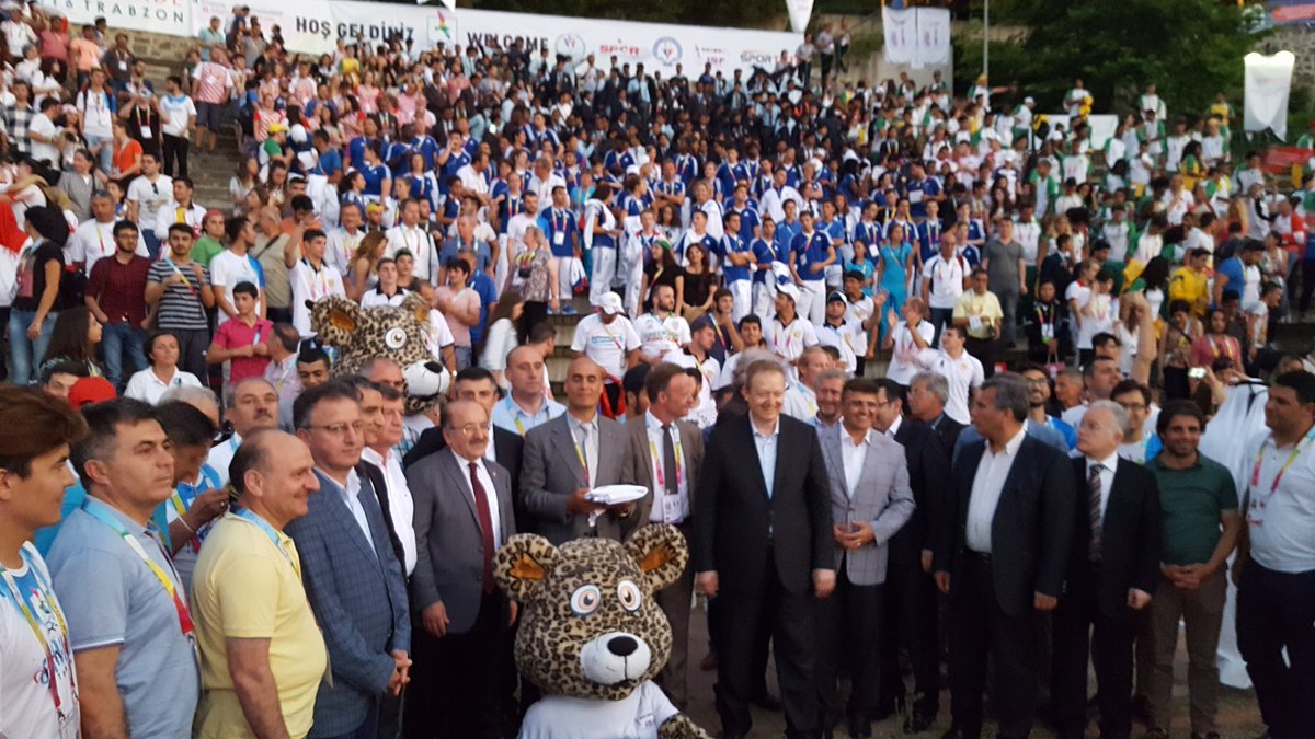 gr_nathalie's tweet photo. Closing ceremony #ISFWSC2016 Trabzon 16th gymnasiade sourires, joie, partage sous un soleil couchant @unss https://t.co/CxwB0vVl0U