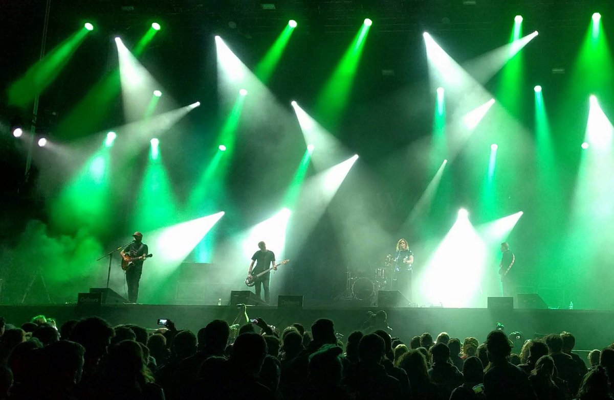 HelloTEFL's tweet image. Went to #colours2016 #justforaday. Thanks @tameimpala, @slowdiveband &amp;amp; @M83 for such amazing shows. Great site!