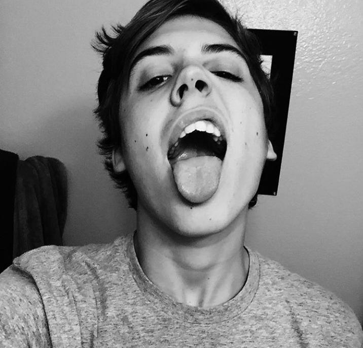 kingofcameron's tweet photo. @TheMattEspinosa  poncik hareket yapan matt #BestOfEspinosa https://t.co/KHHiqDDuoP