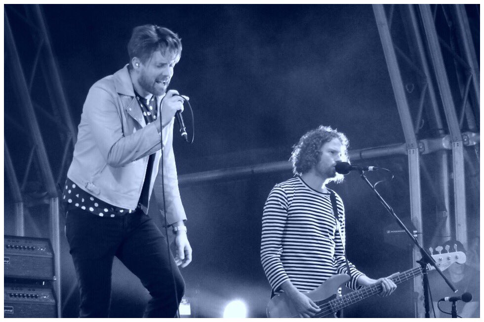 enthuasticjane's tweet image. A shot I took at last nights @TheSSESWALEC #OnThePitch @KaiserChiefs gig #niceeffect