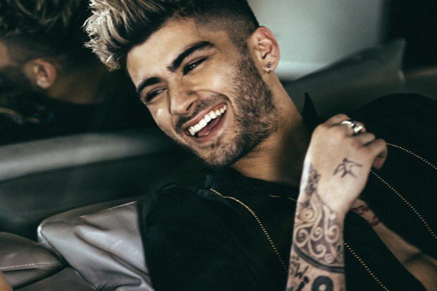 Beliebe39726740's tweet photo. I'm in love with his laugh 💖
#MTVHottest Zayn
#ZQUADSWORKING https://t.co/H59zZZGJEl