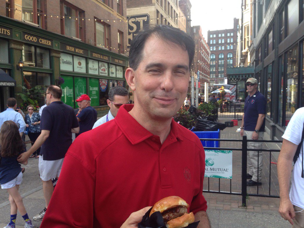 farhip's tweet photo. Spotted on Prospect Ave in #Cleveland: Wis. Gov. (and ex-GOP candidate Scott Walker (with burger). https://t.co/Us2Zeb9F93