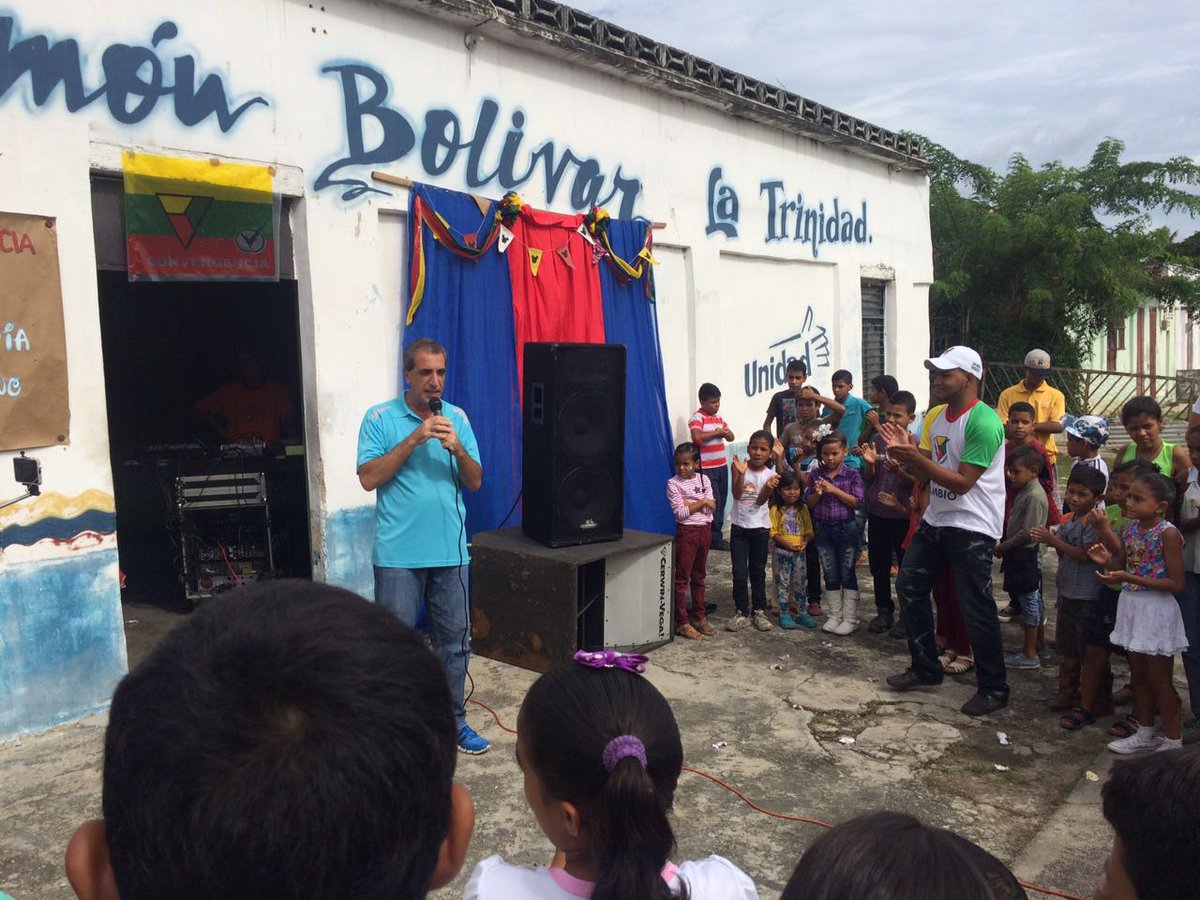 ConvergenciaVe's tweet photo. Actividad del día del niño con nuestro diputado @biagiopilieri, Concejal Angel Perez Convergencia y la Unidad https://t.co/GwNGXbL7V7