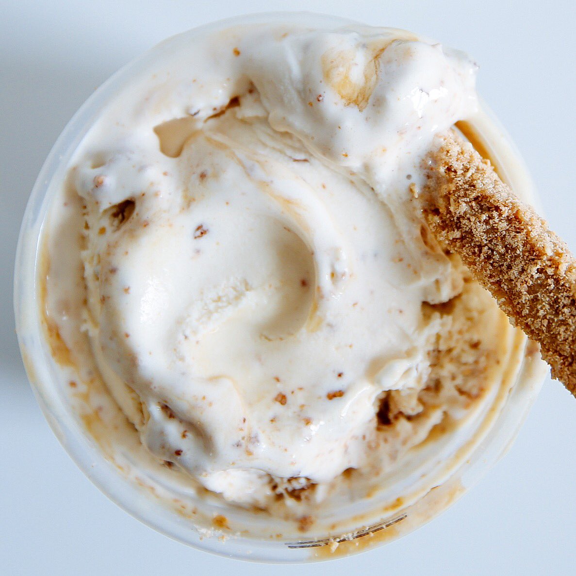 No spoon? No problem!🍦😛☀️ #NationalIceCreamDay <a href="/StevesIceCream/">Steve's Ice Cream</a>