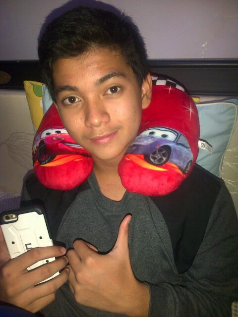 AjilDitto_08's tweet photo. Makasiii ya kk bantalnya @nisasafn  pas banget dgn warna selimut aku, brsn aku pake pas istirahat dimobil :) https://t.co/kWUGW4DhaX