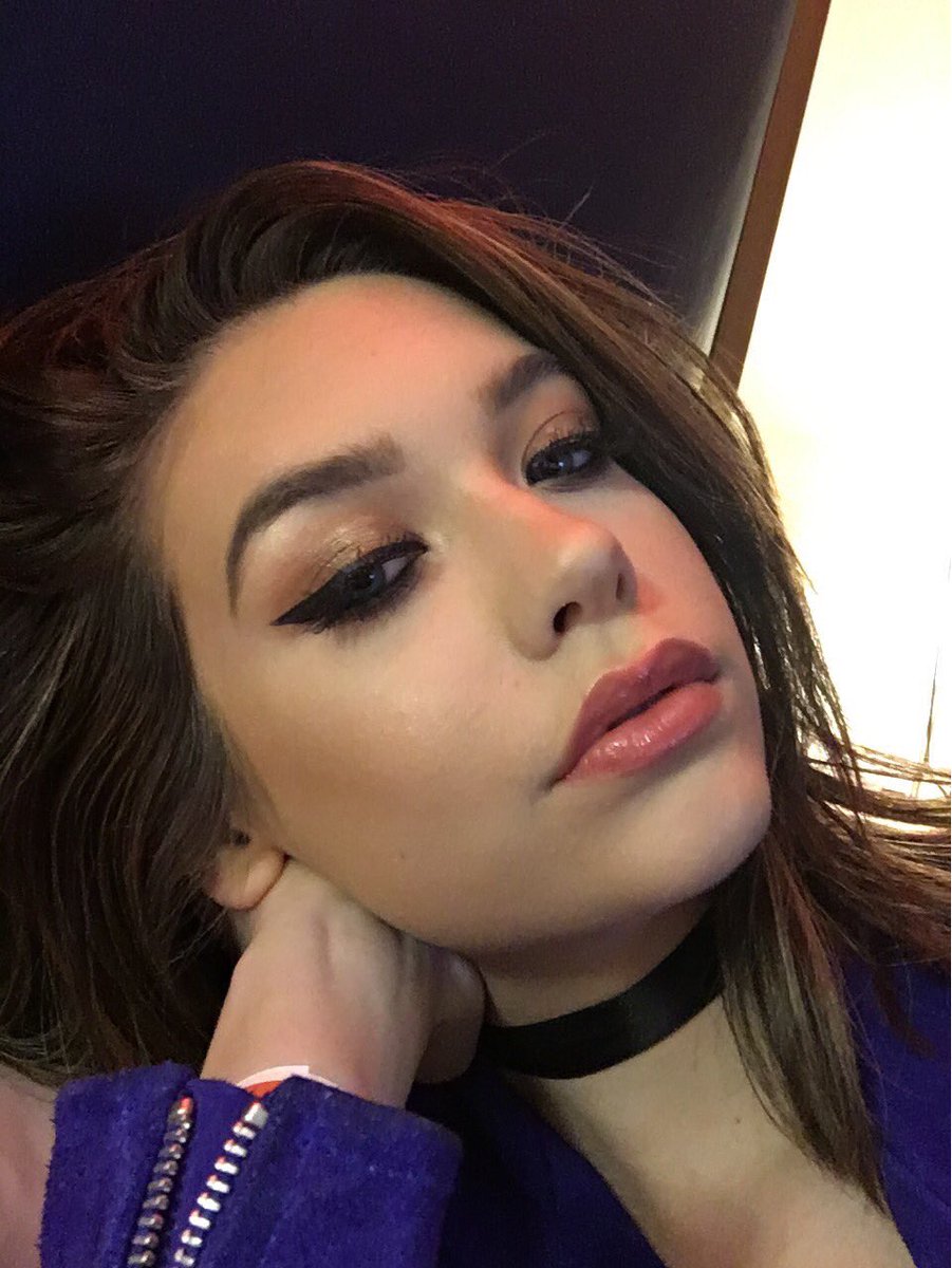 Hiii. My makeup looks bomb today. That is all.